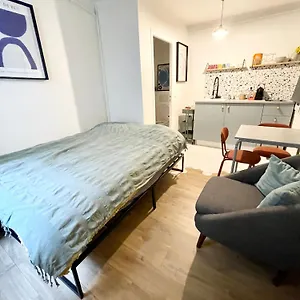 Studio Retro Marais- Center Paris